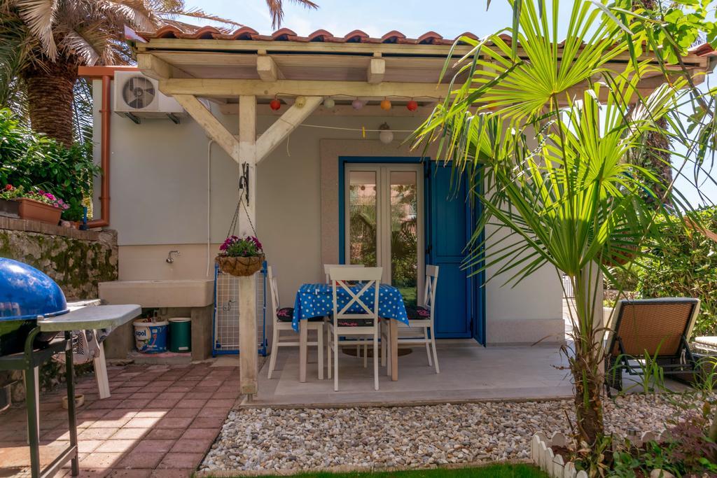 Beachfront House With Private Jacuzzi And Garden Zadar Zewnętrze zdjęcie