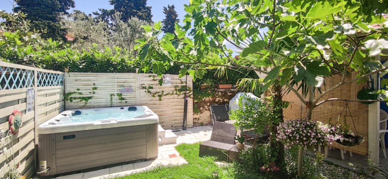 Beachfront House With Private Jacuzzi And Garden Zadar Zewnętrze zdjęcie